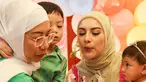 Dalam suka cita yang mendalam, Irish Bella bersyukur atas kelancaran acara syukuran untuk Amala. Ia dikelilingi keluarga terdekat seperti sang ibu hingga sahabat. Momen syukuran ini sekaligus menjadi perayaan ulang tahun Amala Puti Sabai Akbar yang pertama. (Liputan6.com/IG/_irishbella_)