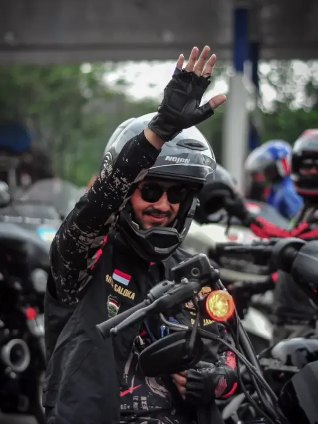 Arya Saloka sibuk touring bareng geng motor