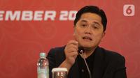 Ketua Umum PSSI, Erick Thohir saat memberi keterangan terkait kedatangan dua pesepakbola berdarah Indonesia. (Liputan6.com/Helmi Fithriansyah)
