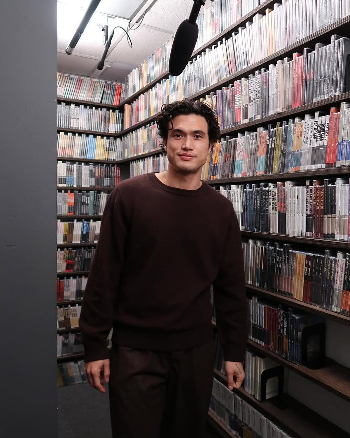 Potret Charles Melton yang Jadi Model Video Klip Lagu Jennie 'Love Hangover'