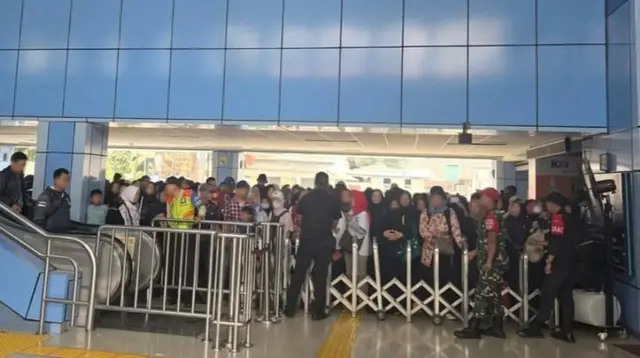 Stasiun Juanda Sempat Padat Penumpang, Ini Penyebabnya