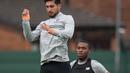 Gelandang Liverpool, Emre Can, tampak serius saat melakukan sesi latihan jelang laga  kualifikasi liga Champions di Melwood, Liverpool, Selasa (22/8/2017). Liverpool akan menghadapi Hoffenheim. (AFP/Oli Scarff)