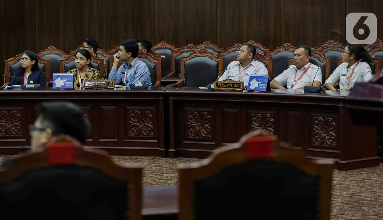 Perwakilan DPR dan pemerintah hadir dalam sidang putusan gugatan aturan umur kepala daerah di UU Pilkada di Mahkamah Konstitusi, Jakarta, Rabu (11/12/2019). MK menolak permohonan politikus PSI terkait batas minimal usia calon kepala daerah. (Liputan6.com/Faizal Fanani)