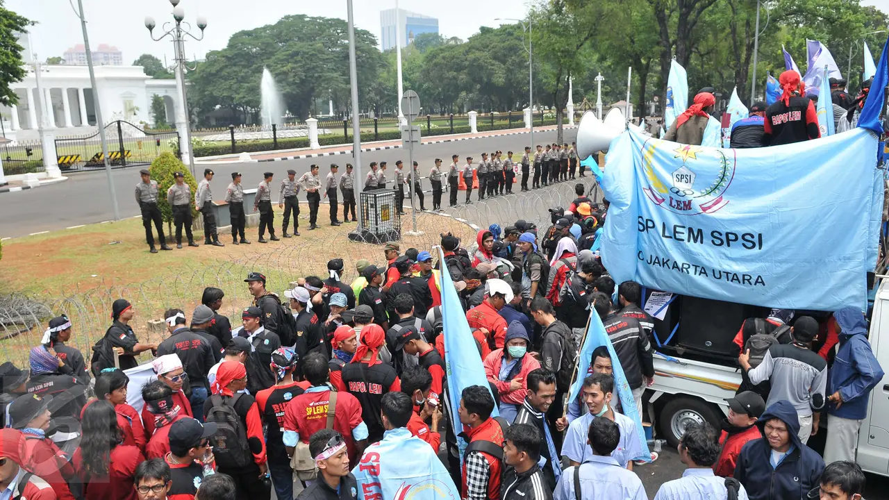 20151029-Ribuan Buruh Kepung Istana Cabut PP No 78 Tentang Pengupahan