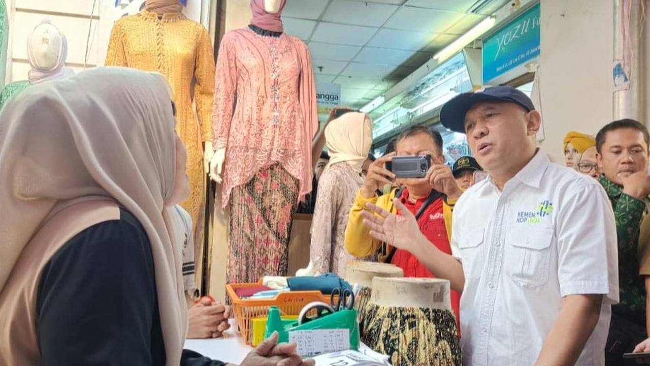 Setelah selesai berkeliling di lantai LG, Teten pun melanjutkan peninjaun ke toko lainnya yakni di lantai 3A. Namun kondisi di lantai LG dan 3A sangat berbeda.&nbsp;