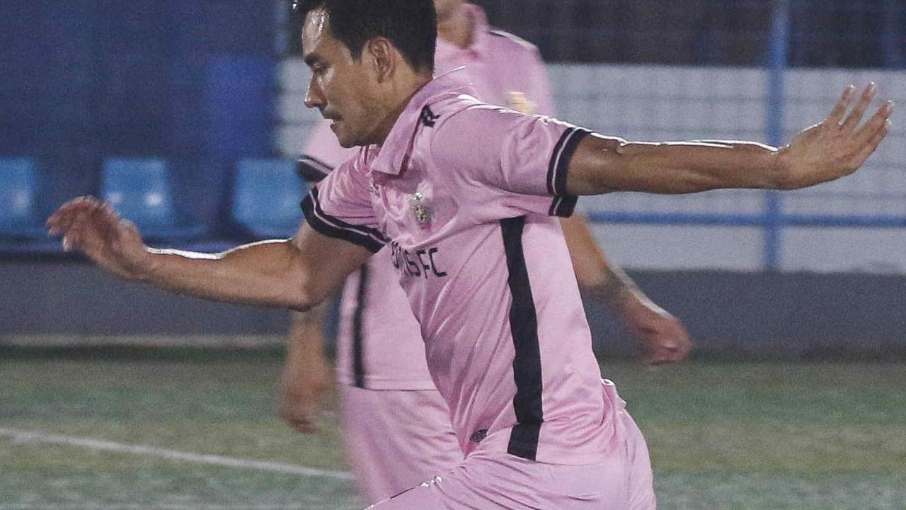 Ia diajak berinteraksi dengan deretan nama besar Tanah Air, mulai dari deretan artis seperti Raffi Ahmad dan Darius Sinathrya hingga mantan pesepak bola layaknya Budi Sudarsono dan Cristian Gonzales.