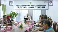 Gubernur Jawa Tengah Ganjar Pranowo memimpin Rapat Koordinasi Evaluasi Produk Tanaman Pangan dan Holtikultura di Kantor Dinas Pertanian dan Perkebunan (Distanbun) Jateng, Kabupaten Semarang, Selasa (14/2/2023).