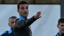 Saat ini, tim racikan pelatih Lionel Scaloni memimpin klasemen Kualifikasi Piala Dunia 2026 Zona CONMEBOL dengan 22 poin dari 10 pertandingan. (LUIS ROBAYO/AFP)