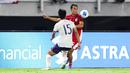 <p>Pemain Timnas Indonesia, Miliano Jonathans (kanan) berusaha melewati penjagaan pemain Chinese Taipei, Huang Tzu-ming dalam laga FIFA Matchday di Stadion Gelora Bung Tomo (GBT), Surabaya, Jumat (05/09/2025). (Bola.com/Abdul Aziz)</p>