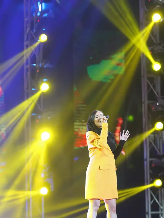 Tampil membawakan lagu Salah, dan sepanggung dengan Jevin yang mengusung nama Soundwave, Rinni begitu menikmati penampilannya di tengah ribuan orang yang memadati area panggung tersebut. (Bambang E.Ros/Bintang.com)