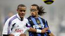Mungkin banyak yang tak sadar bahwa Edgar Davids pernah berseragam Inter Milan pada 2004. Pemain yang dicintai fans Juventus ini tak banyak memberikan dampak buat Nerazzurri karena cuma semusim berkarier di Giuseppe Meazza. (AFP/Paco Serinelli)