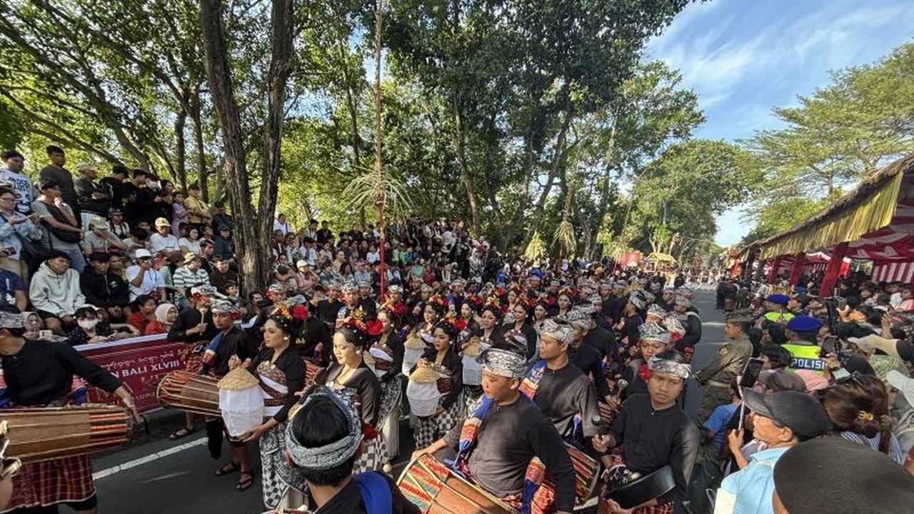 Ribuan Wisatawan Padati Pawai Pembukaan Pesta Kesenian Bali XLVIII 2026, Budaya Jadi Daya Tarik Utama