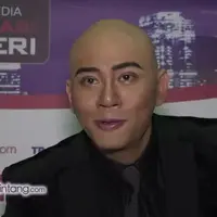 Mulan Jameela meminta maaf telah merebut suami orang, namun Deddy Corbuzier malah menyarankan Mulan untuk jualan. Simak di Bintang.com.