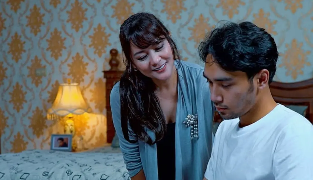 Meski usianya sudah kepala lima, Moudy Wilhelmina juga belum ada keinginan berhenti dari dunia hiburan. Hingga kini, ia juga mengaku tak pernah menyesal menjadi artis. Ia mengaku senang menjalaninya.  [Instagram/maudywhilhelmina]