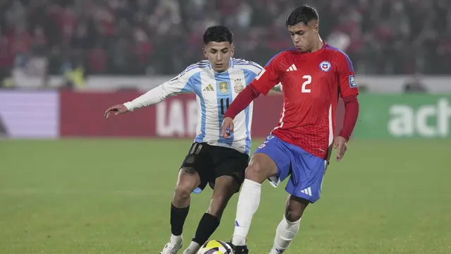 Fabian Hormazabal (Chile) dan Thiago Almada (Argentina)