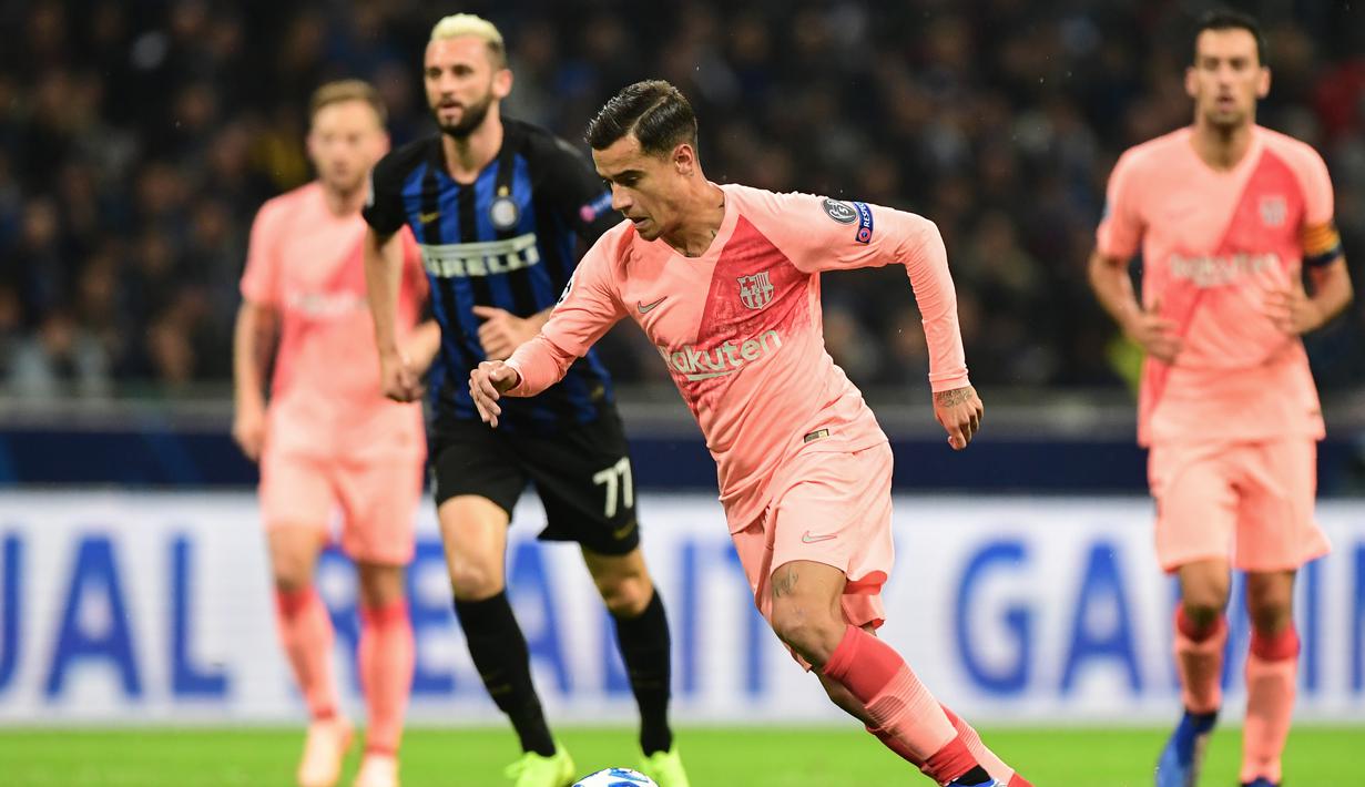 Angka yang tidak masuk akal untuk pemain sekelas Coutinho yang belum berprestasi di Anfield. Penyebab inilah yang membuat banyak yang mencari kebenaran akan transfer tersebut. (AFP/Miguel Medina)