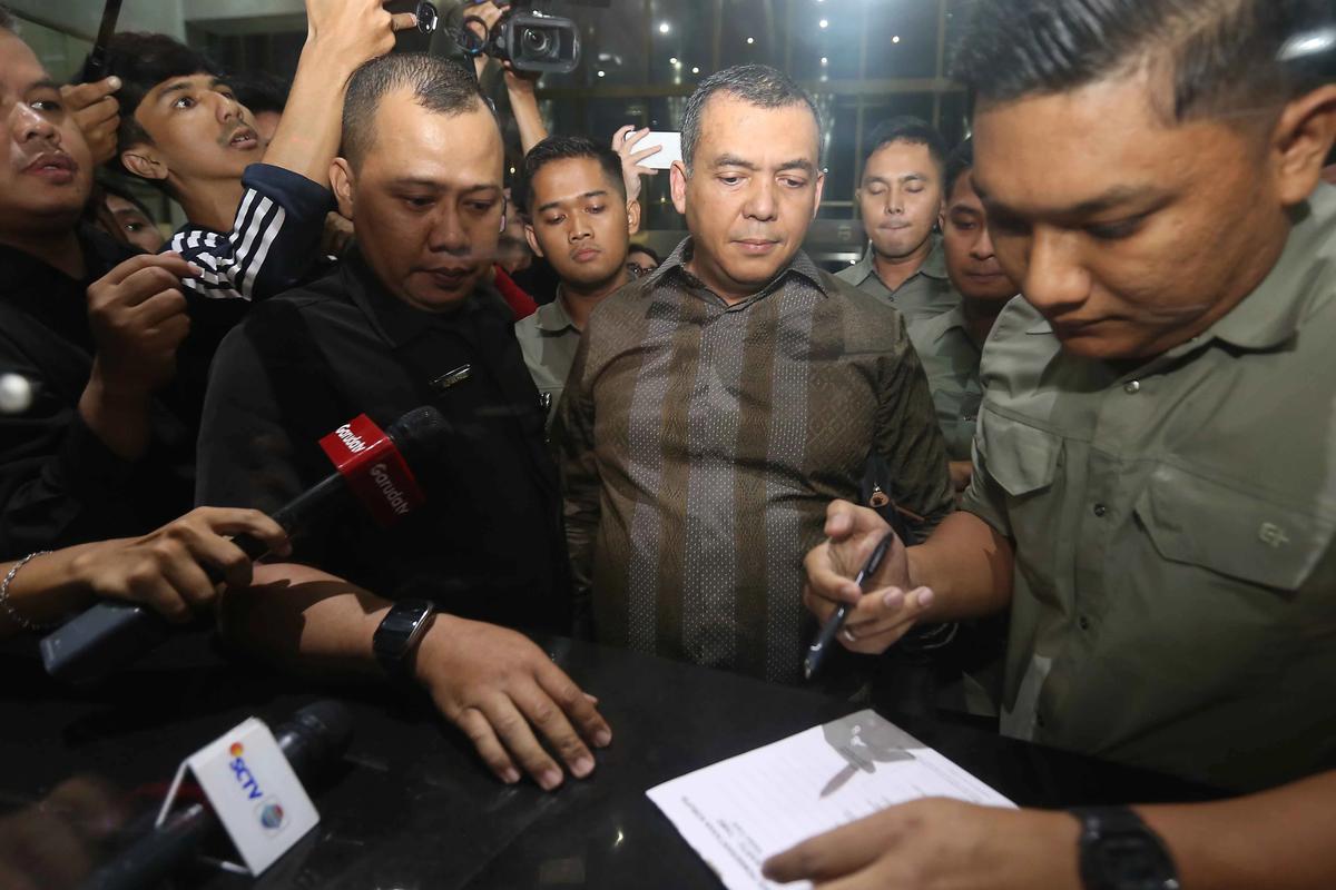 FOTO: Silmy Karim Datangi KPK Usai Dicari Penyidik