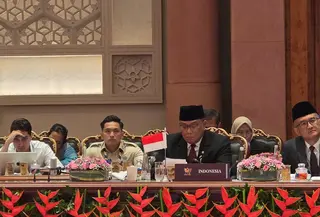 Menteri Lingkungan Hidup RI Jumhur Hidayat dalam Pertemuan Menteri Lingkungan negara-negara anggota BRICS di New Delhi, India, Selasa (18/8/2026).