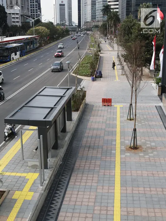 Penampakan pedestrian di kawasan Sudirman, Jakarta, Sabtu (11/8). Menjelang Asian Games 2018, pedestrian di kawasan Sudirman sudah dapat dinikmati masyarakat. (Liputan6.com/Herman Zakharia)