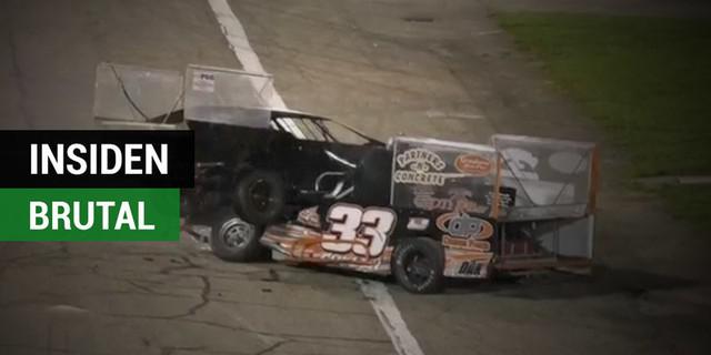 VIDEO: Insiden Brutal Pebalap Amerika Serikat Berkelahi di Lintasan