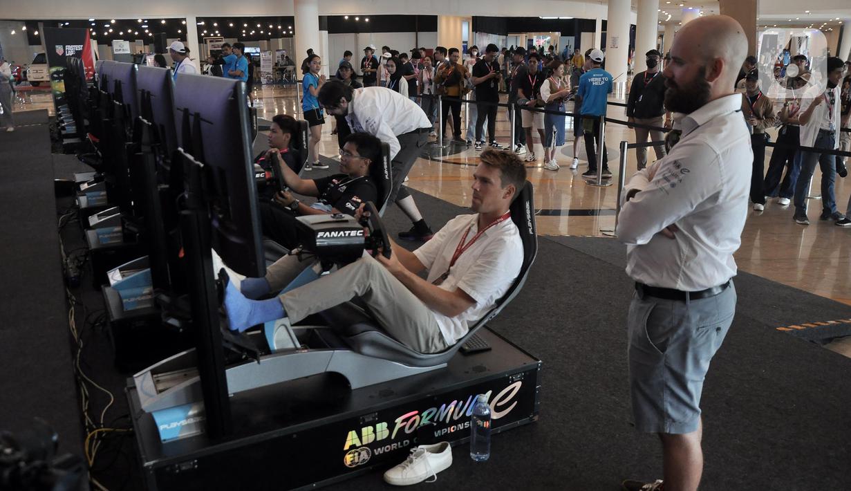 Permainan simolator mobil Formula E ini berada di dalam Mal Beach City International Stadium, Ancol, Jakarta Utara, persis di sebelah sirkuit. (merdeka.com/Iqbal S. Nugroho)