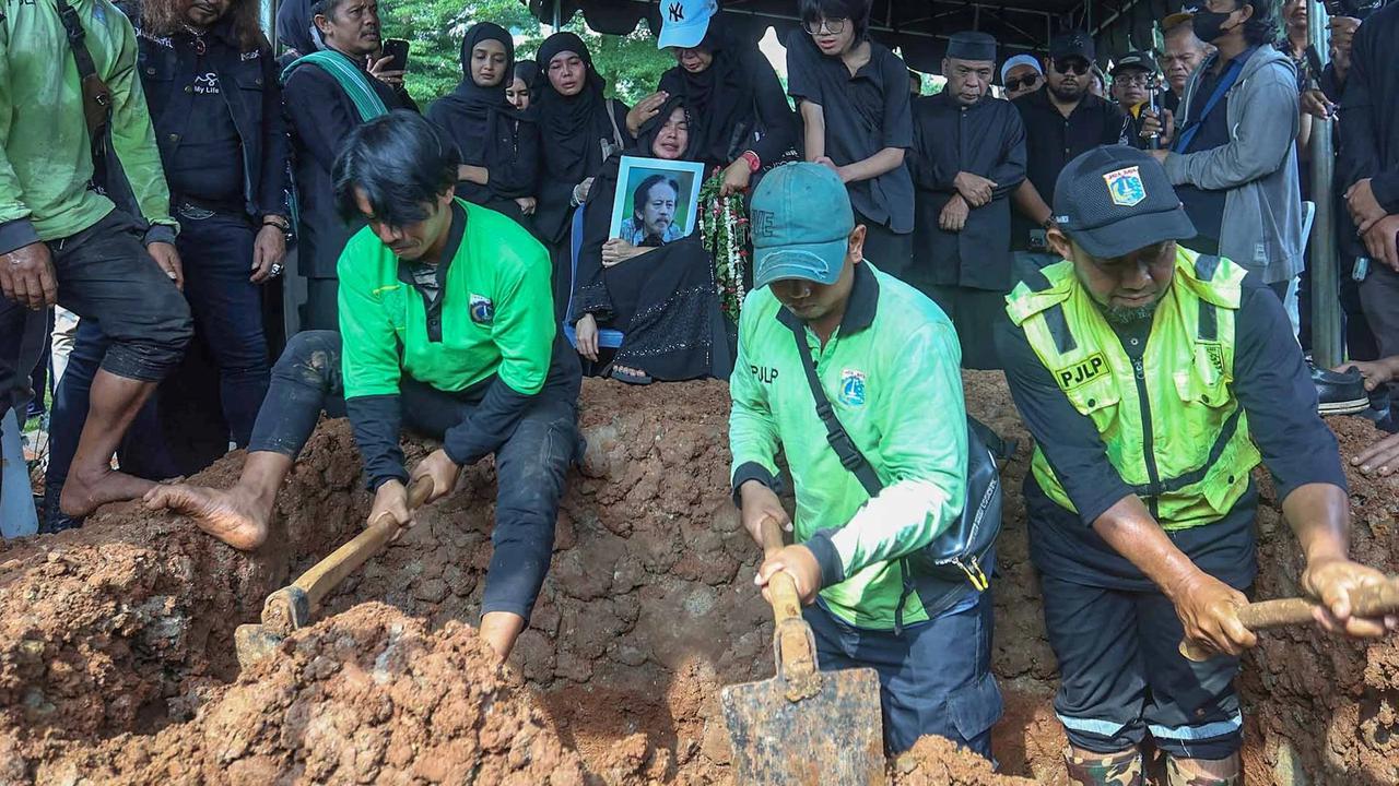 FOTO: Perpisahan Mengharukan Epy Kusnandar Ikon Kang Mus yang Dicintai Publik