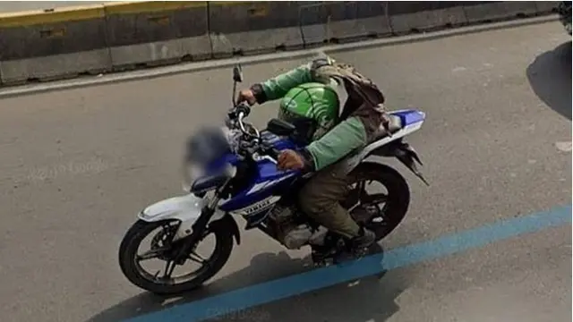 6 Potret Driver Ojek Online 'Ngebug' di Google Street View Ini Absurd