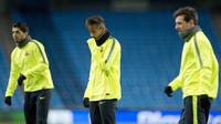 Lionel Messi (kanan) berlatih dengan Neymar dan Suarez (AFP)