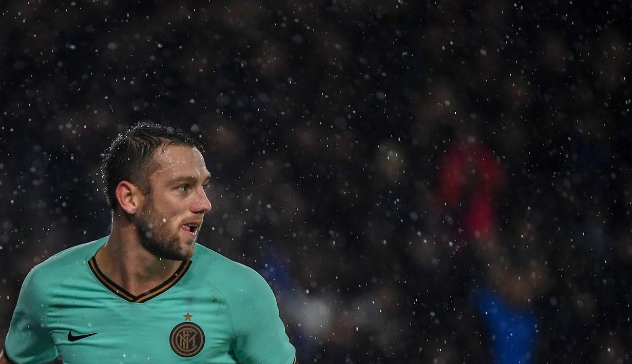 4. Stefan de Vrij (60 juta euro) - Stefan de Vrij diboyong Inter Milan dari Lazio dengan status free transfer pada 2018. Kini pemain berusia 28 tahun ini memiliki market value seharga 60 juta euro. (AFP/Marco Bertorello)