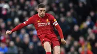 4. Jordan Henderson - Jordan Henderson memiliki mobilitas yang tinggi dan menjadi sosok kunci saat Liverpool meraih gelar Premier League musim 2019/2020. Pemain asal Inggris ini menyumbangkan 4 gol dan 5 assist dari 30 penampilannya bersama Liverpool. (AFP/Paul ELLIS)