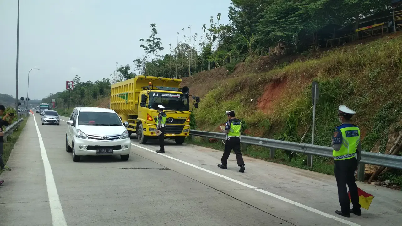 Cara Petugas Jaring Pengendara Yang Melanggar Dalam Operasi Zebra 2018 di Tol Cipali