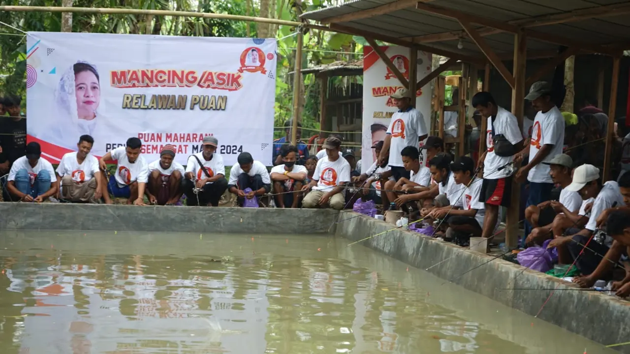 Relawan Puan mengajak warga Cilacap mancing seru bersama. (Istimewa)