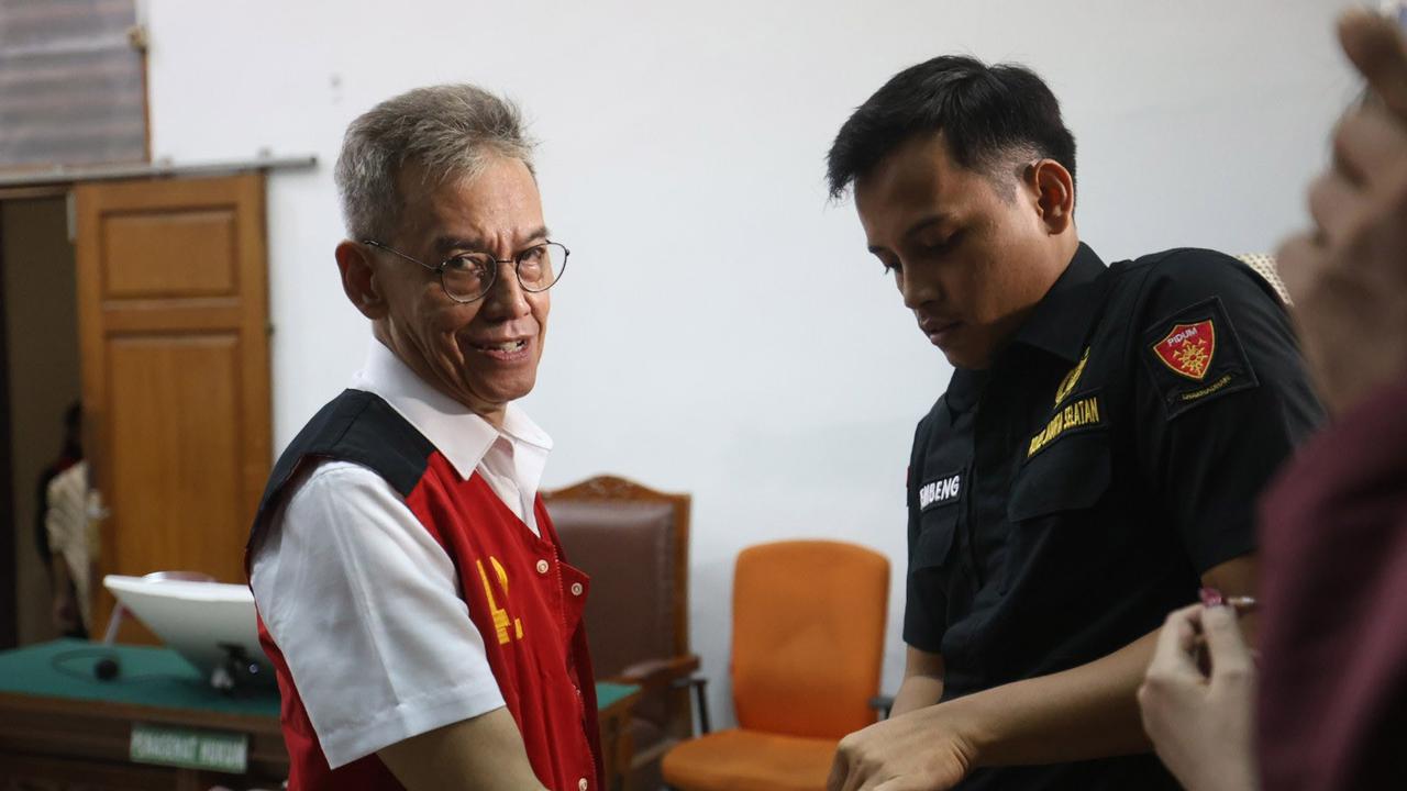 FOTO: Fariz RM Divonis 10 Bulan Penjara dan Denda Rp800 Juta dalam Kasus Narkoba