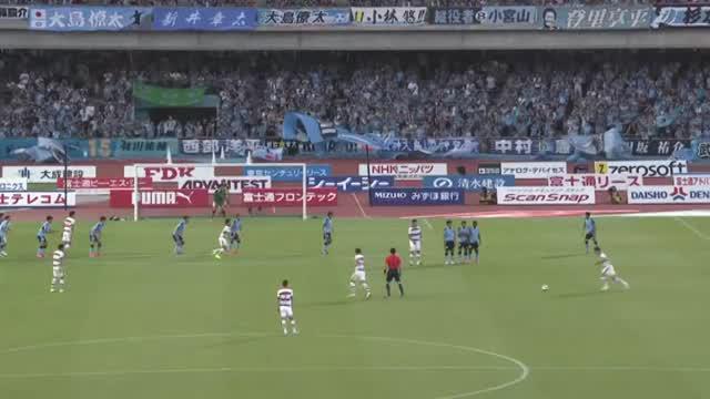 Ultraman tokoh komik populer meramaikan pembukaan Liga Jepang antara Kawasaki Frontale vs FC Tokyo.