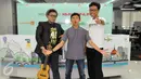 Finalis standup komedi Torabika Capucino Cool Expresion (ki-ka) Panca Warna, Bayu Agung, Falah Akbar berada di kantor Liputan6.com SCTV Tower, Jakarta, (3/6). Jelang babak final, tiga finalis stand up berlatih di kantor SCTV. (Liputan6.com/Yoppy renato)