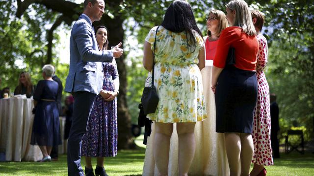 Pangeran William dalam Big Tea, pesta minum teh bersama staf NHS.  (Henry Nicholls/Pool via AP)