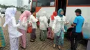 Sejumlah Pegawai Negeri Sipil di lingkungan Pemprov DKI Jakarta menjalani tes urine di kawasan Monumen Nasional (Monas), Jakarta, Jumat (2/1/2015). Sejumlah PNS bersiap menjalani tes urine yang dilaksanakan oleh Badan Narkotika Nasional. (Liputan6.com/Fai