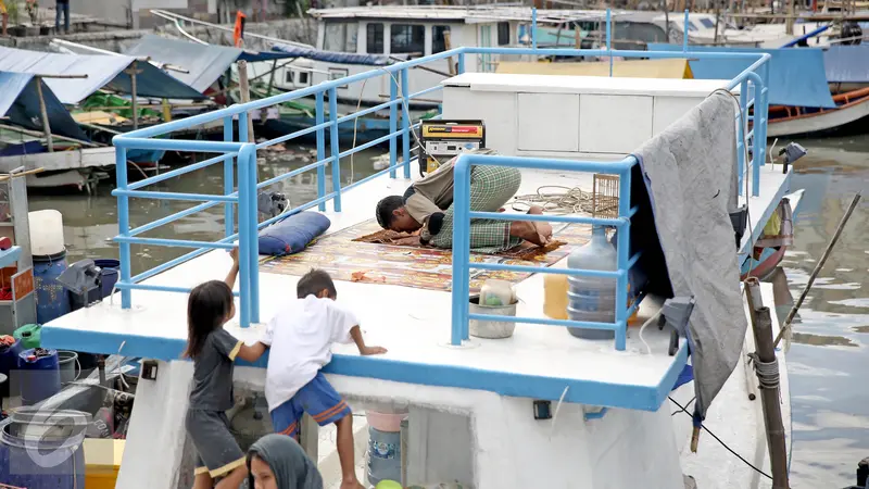 20160413- Pasca Penggusuran Warga Luar Batang Bertahan di Perahu-Jakarta- Faizal Fanani