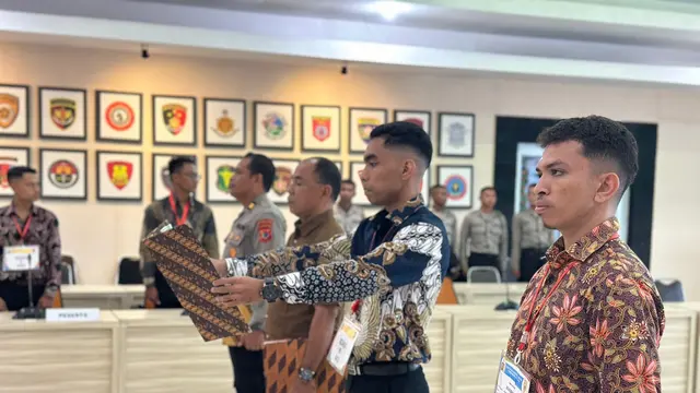 Oktovianus Pelagian Ranta saat mengikuti seleksi Polri jalur Seleksi Inspektur Polisi Sumber Sarjana (SIPSS) di Polda NTT (Liputan6.com/Ola Keda)