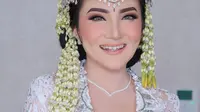 Resmi menikah, inilah momen Kiki Amalia jadi pengantin di hari ulang tahunnya. (Sumber: Instagram/yolandaamakeup)
