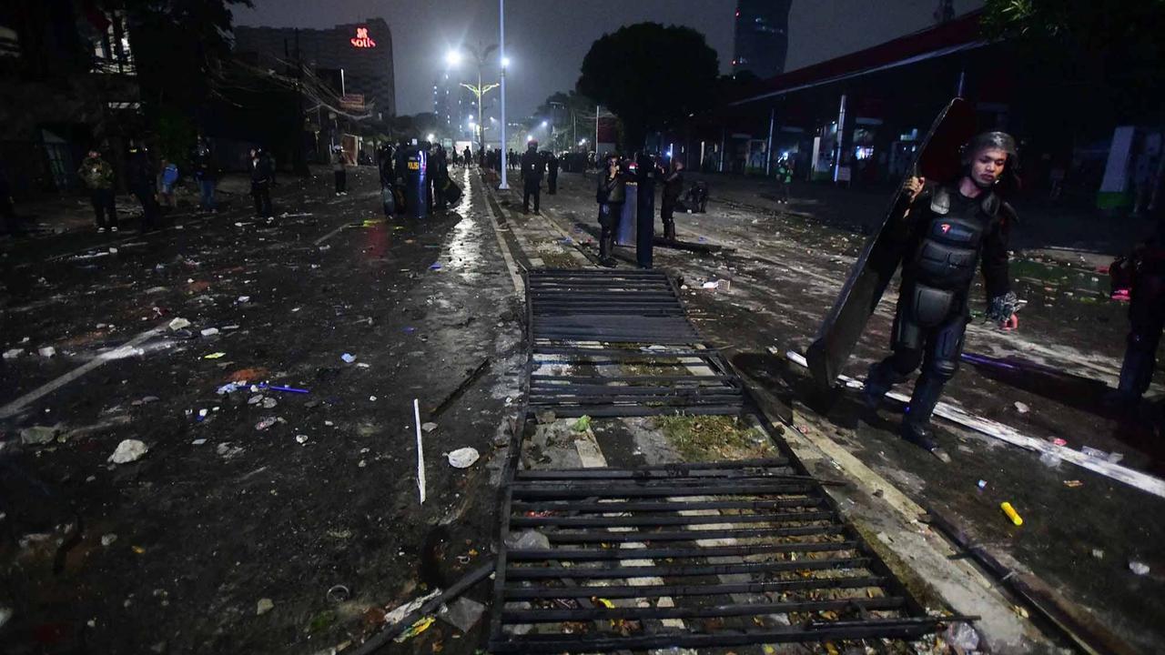 FOTO: Rusuh Pelajar dan Brimob di Pejompongan Hingga Malam Hari (ukuran kecil)