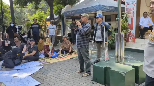 Ratusan warga di Kelurahan Cipadu