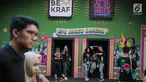 Booth Badan Ekonomi Kreatif (Bekraf) yang ada di Playfest 2019, Parkir Selatan Gelora Bung Karno, Jakarta, Minggu (25/8/2019). Playfest 2019 menghadirkan pelaku seni dari berbagai sektor. (Liputan6.com/Faizal Fanani)