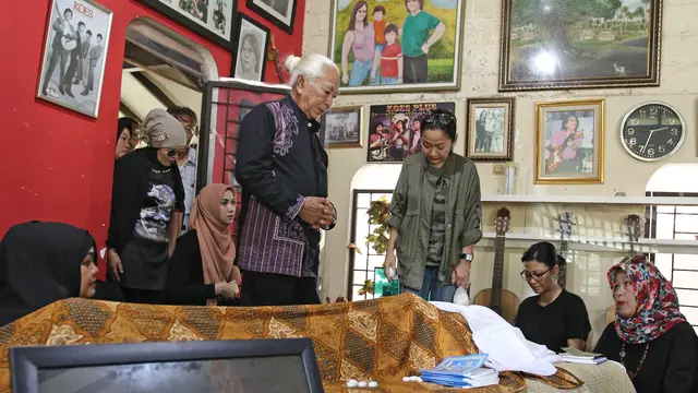 Vokalis Koes Plus Yon Koeswoyo meninggal