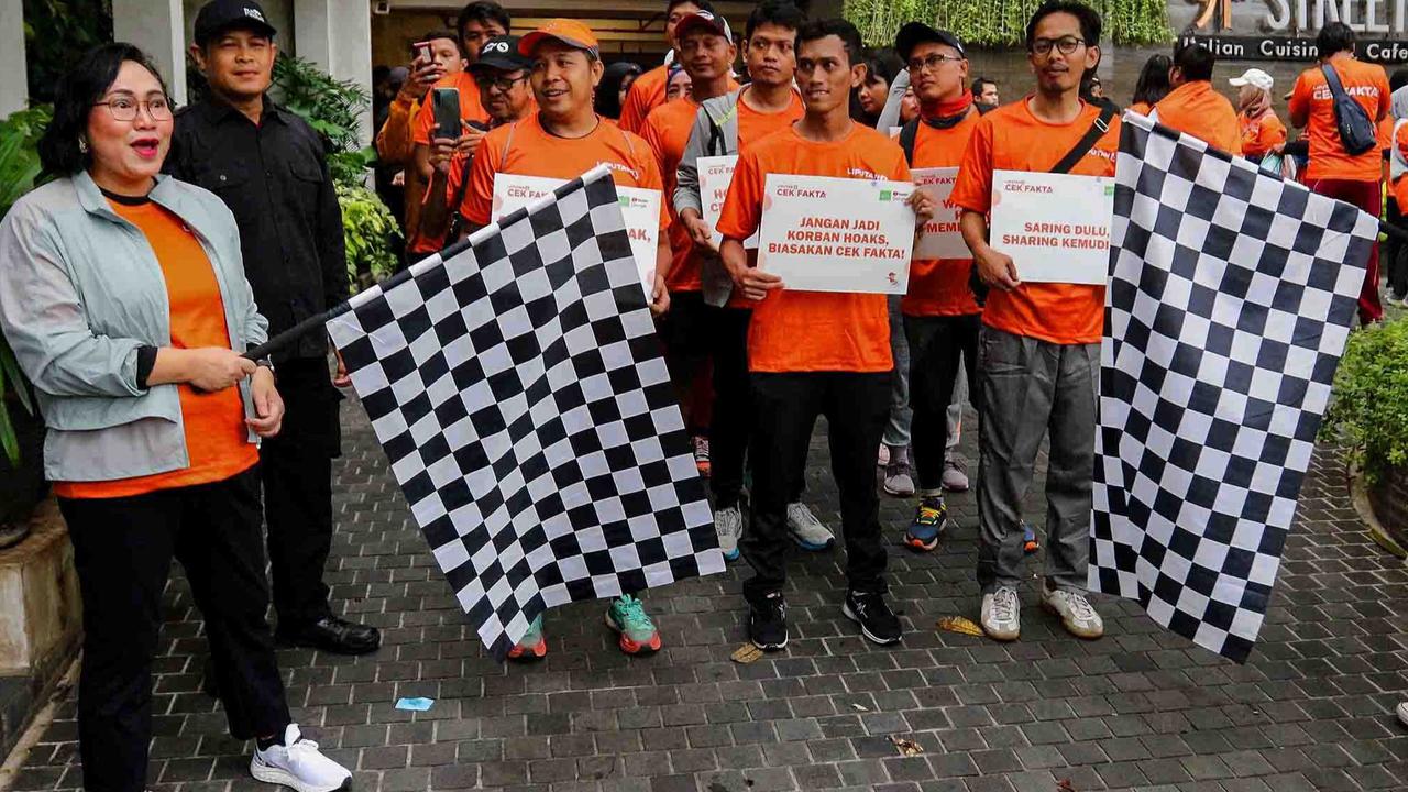 FOTO: Jalan Sehat Berantas Hoaks