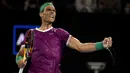 Nadal berusaha bangkit. Ia berhasil memperpanjang laga dengan memenangkan dua gim beruntun di set ketiga dan set keempat dengan skor 6-4 dan 6-4. (AP/Andy Brownbill)