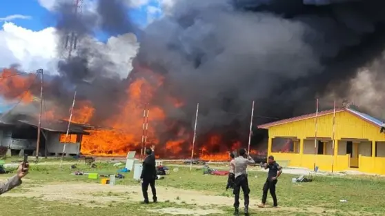 Kronologi 17 Barak Polisi Ludes Terbakar