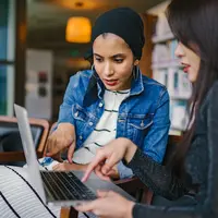 ilustrasi perempuan bekerja/Photo by mentatdgt from Pexels