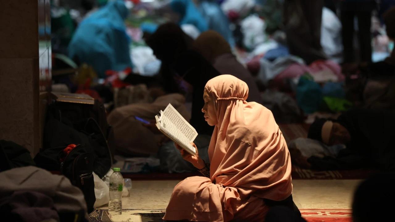 FOTO: Ribuan Jemaah Jalani Itikaf Malam 21 Ramadan di Masjid Istiqlal