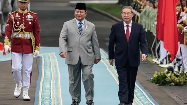 Momen Presiden Prabowo Sambut Kedatangan Perdana Menteri China Li Qiang
